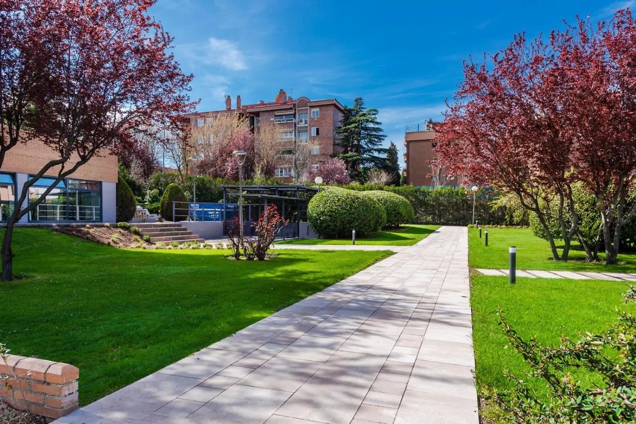 Apartment Premium Accomodation In La Rosaleda Area - Madrid