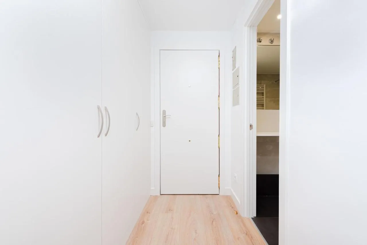 Premium Accomodation In La Rosaleda Area - Madrid Apartment