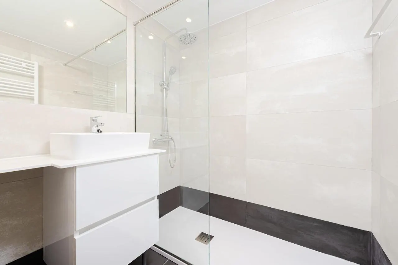 Premium Accomodation In La Rosaleda Area - Madrid