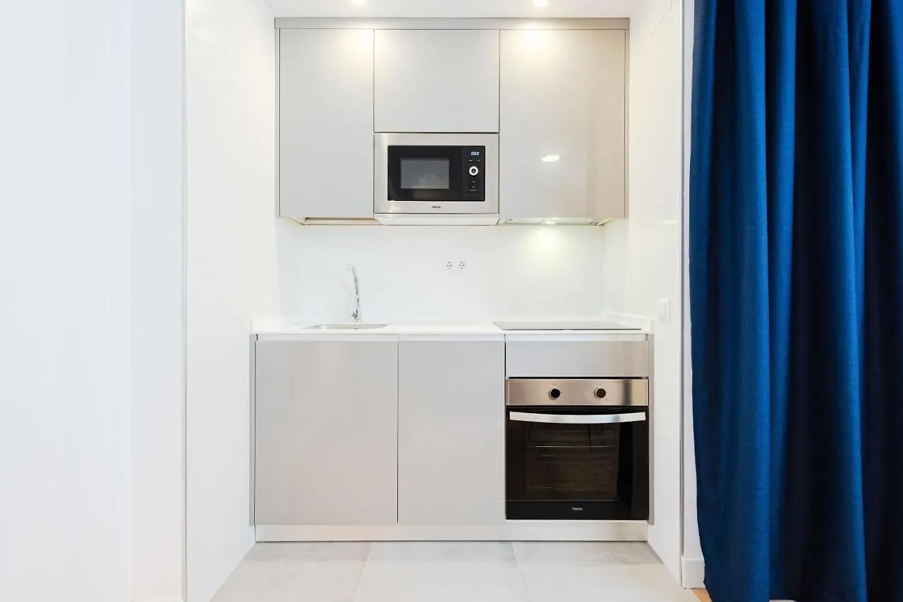 Premium Accomodation In La Rosaleda Area - Madrid 0*,