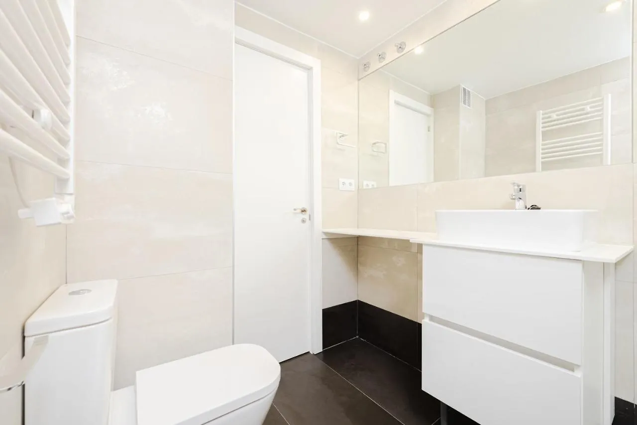 Apartment Premium Accomodation In La Rosaleda Area - Madrid